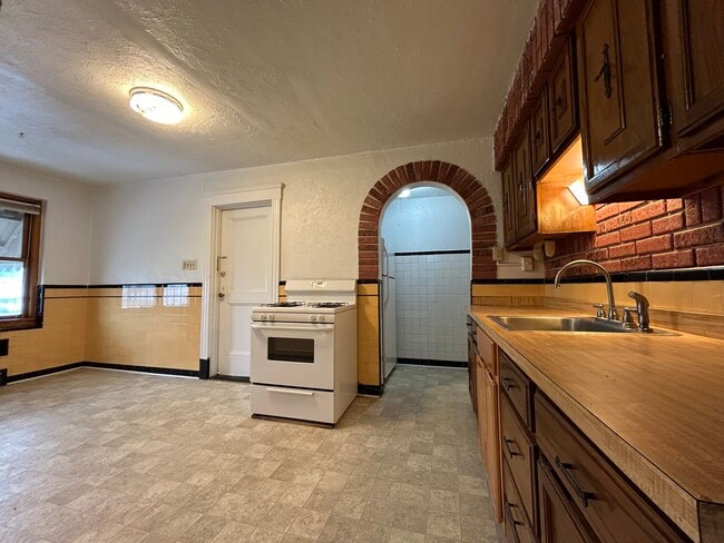 Kitchen p1 - 193 Zerby Ave Unit 2L