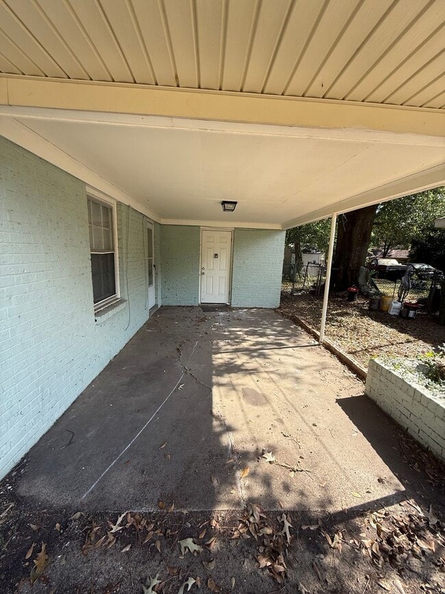Photo - ** 3 bed 1 bath located off Zelda Road ** ...