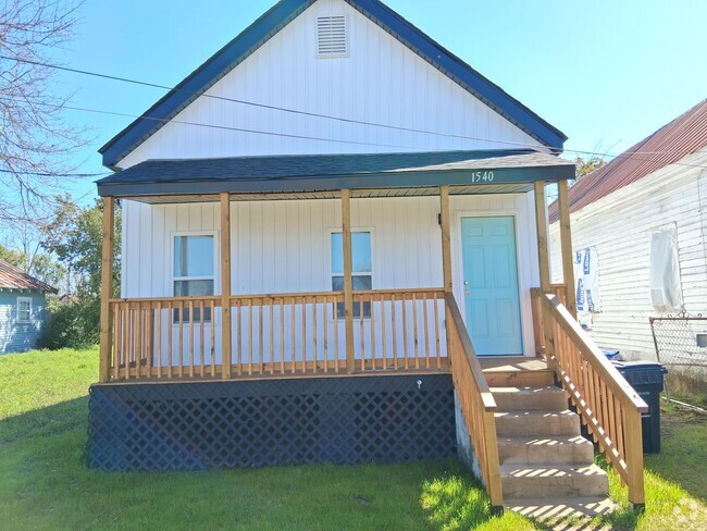 Building Photo - 1540 Mill St Rental