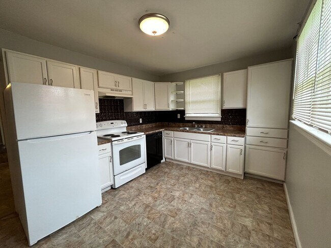 Photo - 215 Greenleaf St SW