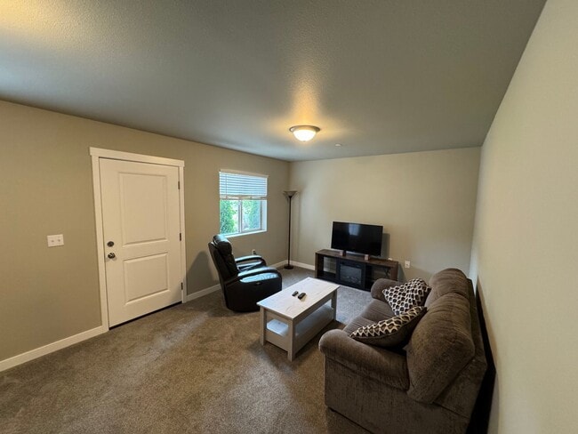 Photo - Modern 3BR / 2.5BA Townhome in Port Orchar...