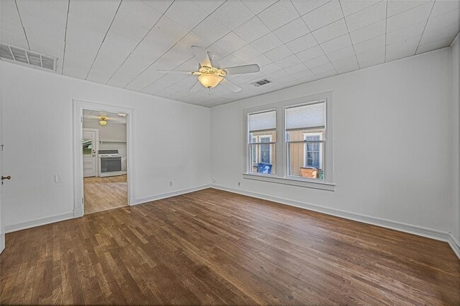 Photo - 3100 King St