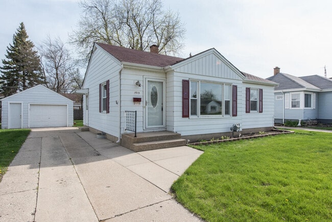Building Photo - 1915 31st St Rental