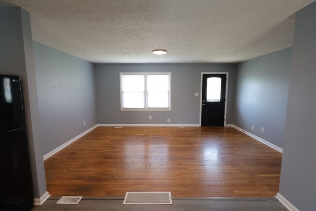 Photo - 308 Larkwood Dr