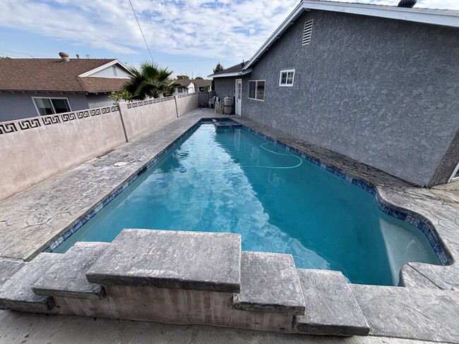 Photo - 677 Taft Ct