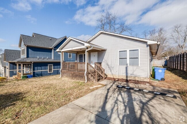 Building Photo - Newly-Updated 3-Bedroom Home in West Ashev...