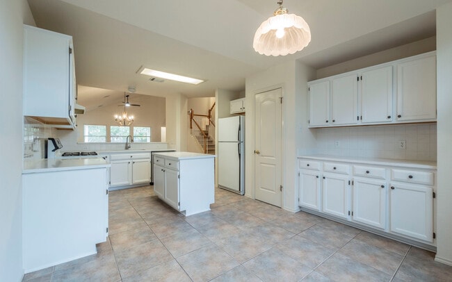 Photo - 2811 Hannah Kay Ln