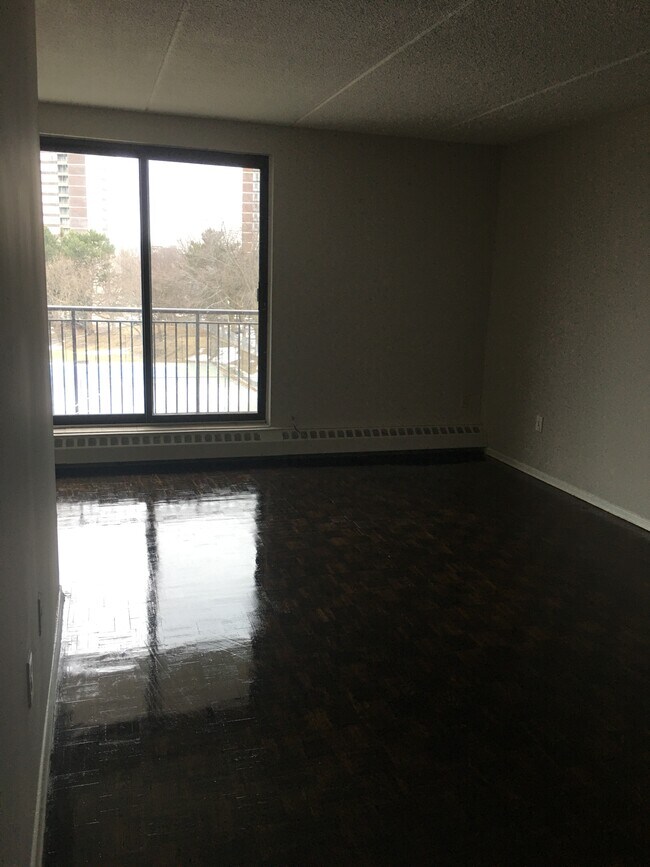 Photo - 3121 Kirwin Ave