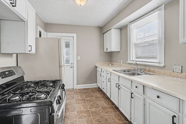 Photo - Beautiful 3 Bedroom 1 Bathroom in Kansas City!