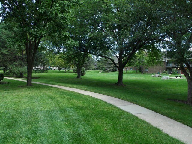 courtyard2 - 134 E Bailey Rd Unit J