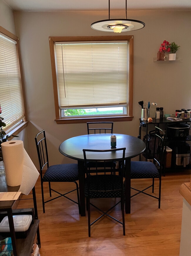 Photo - 6723 W Bluemound Rd Unidad 2