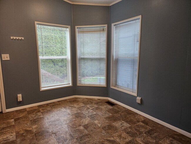 Photo - 1625 Main St