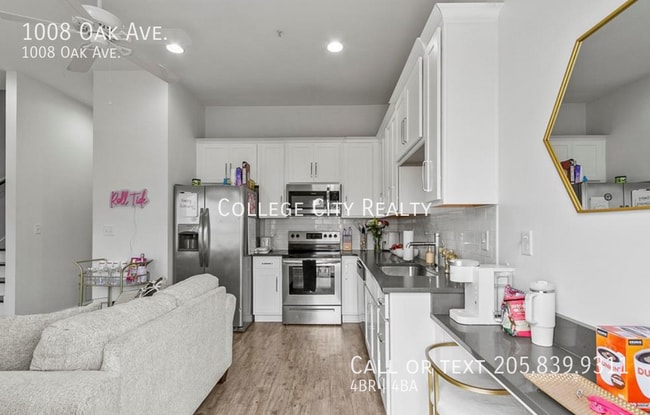 1008 Oak Ave