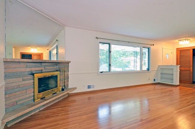 Photo - Spacious 5-Bed 3-Bath Home in Edina - Available Now!