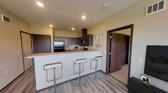 Photo - Carnahan Glenn Apartments