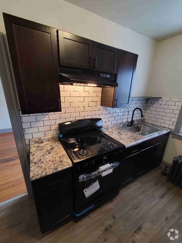 Building Photo - 836 N Massasoit Ave Rental