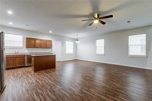 Photo - 906 Quartz Ct