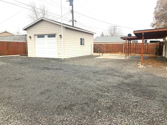 Photo - Entire Home with a SHOP in Richland!