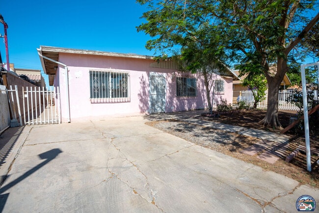 Building Photo - 931 Emerson Ave Rental
