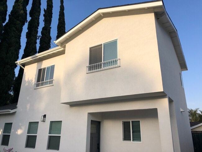 Building Photo - 6540 Gaviota Ave