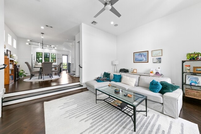 Building Photo - 1807 Dart St