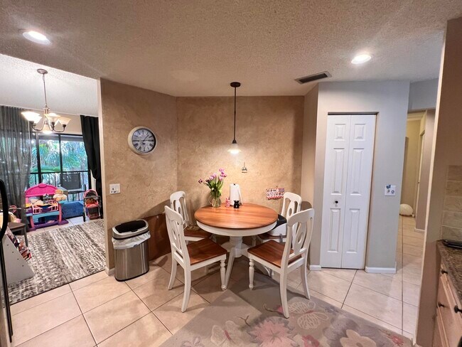 Photo - 5650 Coach House Cir Unit F