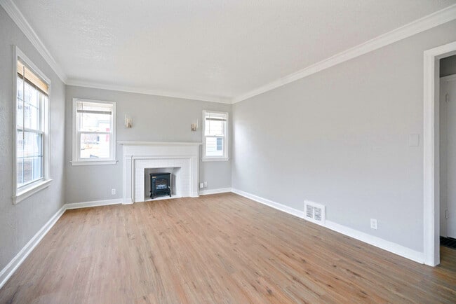 Photo - 1203 E 80th St