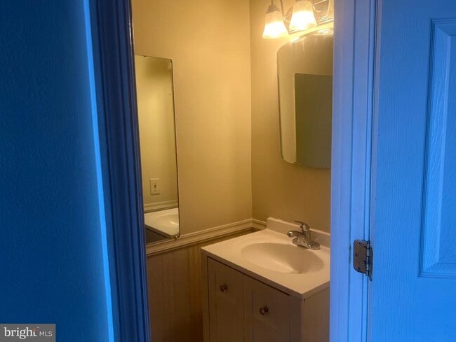 Photo - 16 N Pendleton Ct