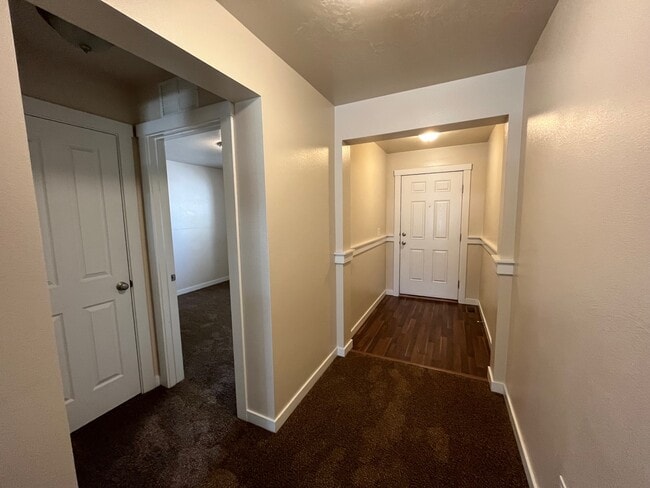 Photo - 589 W Ramsbrook St