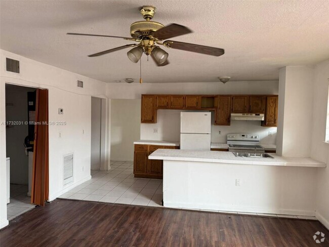 Building Photo - 3 bedroom in Opa Locka FL 33054 Rental