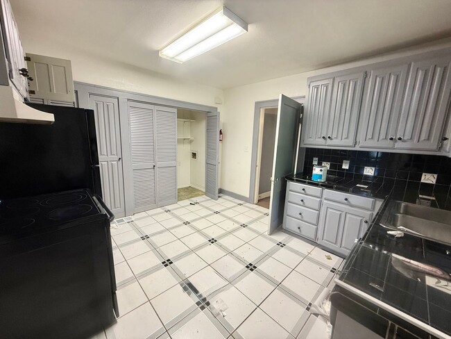 Photo - 701 W Houston St Unit H2