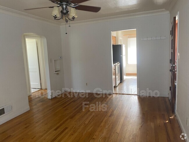 Building Photo - 275 E 15th St Rental