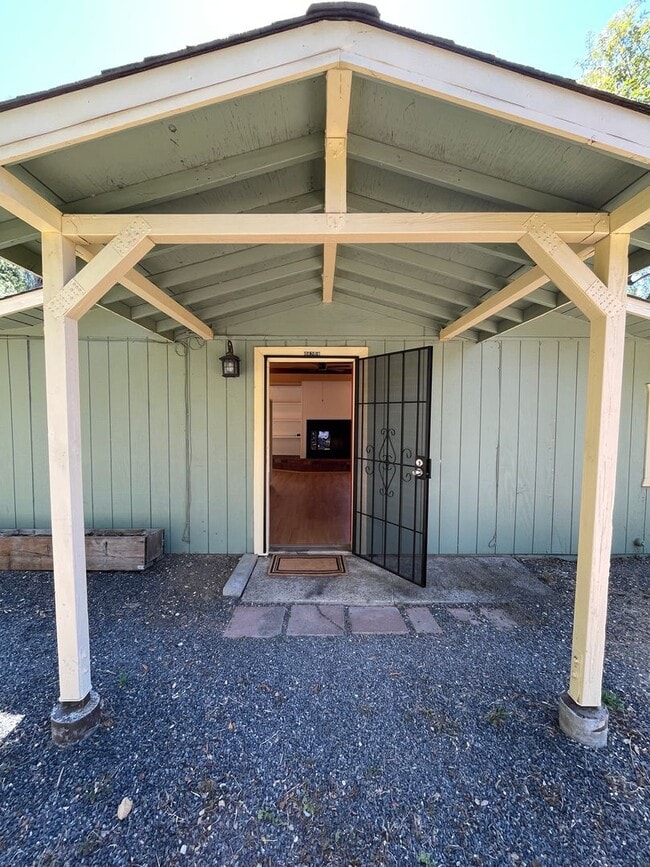 Photo - 587 sq. ft. Private Hilltop Guest Cottage with Vineyard Views – Forestville