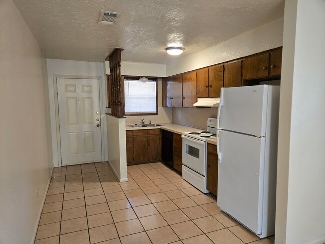 Photo - 1204 Holik Dr Unit B