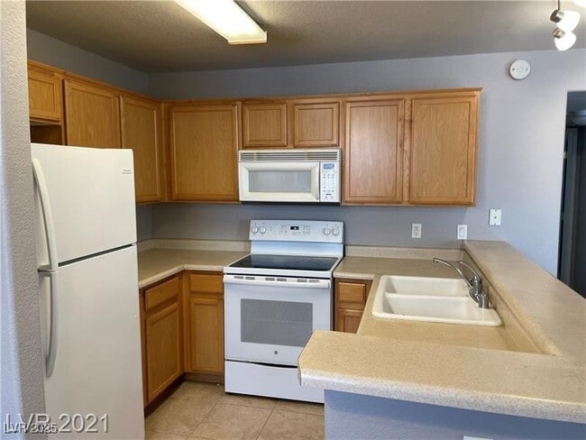Building Photo - 2964 Juniper Hills Blvd Unit 203