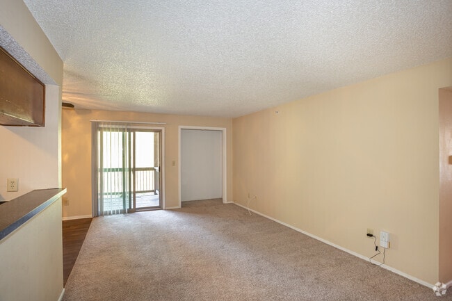 2BR, 2BA - 976 SF