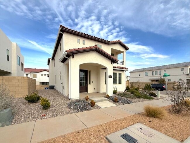 Photo - Desert Color Condo 3 bd, 2.5 bt, Extra Large 2 Car Garage Home