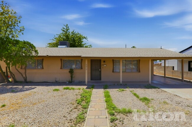 Building Photo - 5017 W Sierra Vista Dr