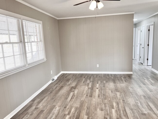 Photo - 925 Southgate Dr