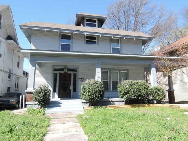 Building Photo - 125 N Evergreen St Rental