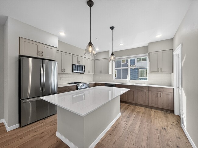 Building Photo - 1322 194th St SE