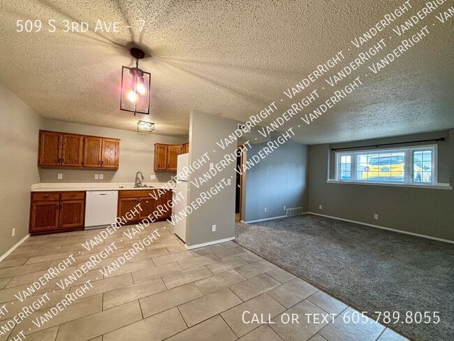 Building Photo - 509 3rd Ave Unit 7
