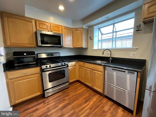 Building Photo - 3719 Ingalls Ave