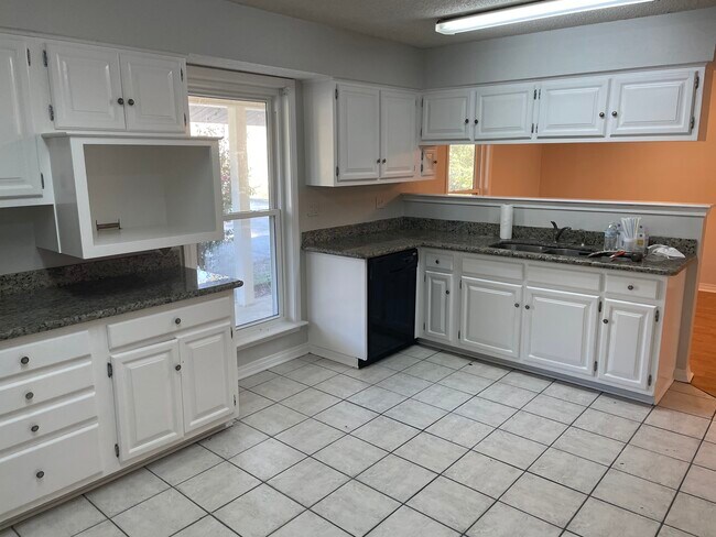 Photo - 212 Lexington Dr