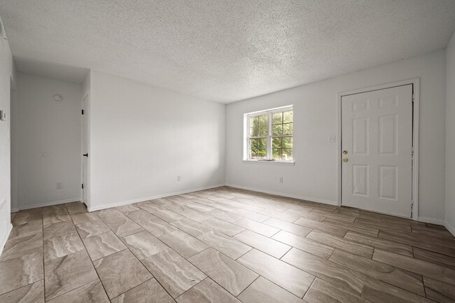 Photo - 3 Bedroom, 1.5 Bath Apartment for Rent – Waldron, AR Unit 9 - 825 So Elm St