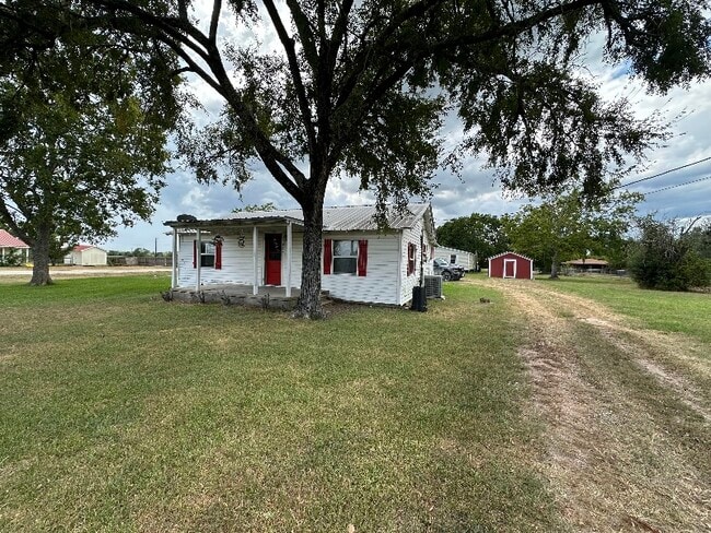 Building Photo - 917 FM247 Rental