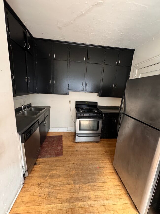 Photo - 115 E Gorham St