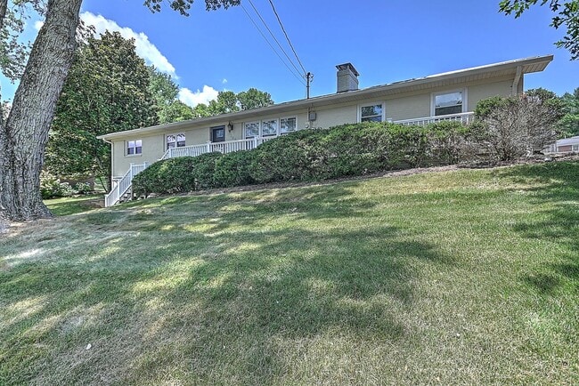 Photo - 4 Bedrooms 3 Baths Johnson City