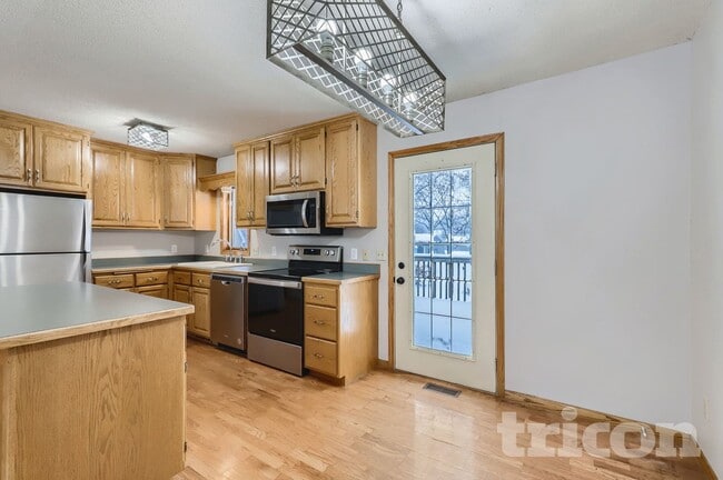 Photo - 5627 Lannon Ave NE