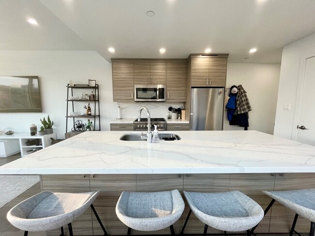 Photo - 3258 Dundas St W